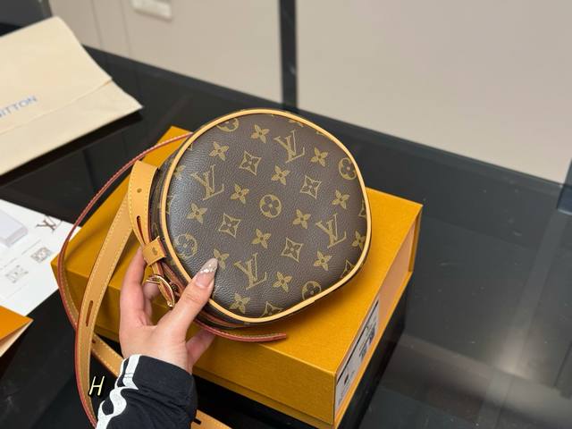 配折叠盒 复刻版 尺寸：中宽17*16Cmlv 圆饼包 圆头圆脑的，高订！.原版黄皮.非市场通货欢迎对比