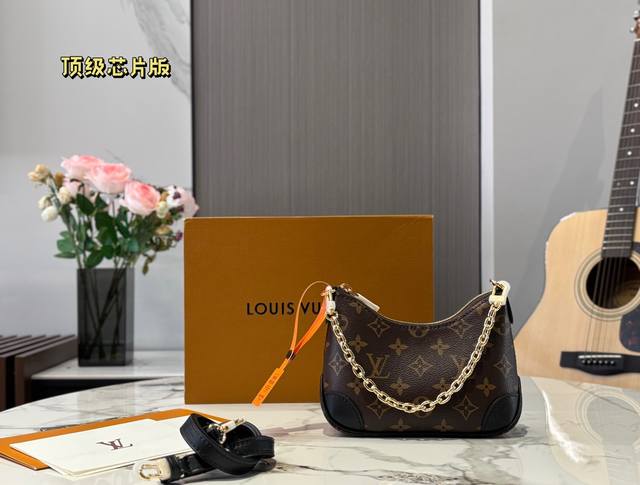 原单版本 牛皮 全钢 Minilv Boulogne邮差包 牛角包新款的 Boulogne Size 对比之前小了，但完全不影响它的容量。设计上多加了金色链条