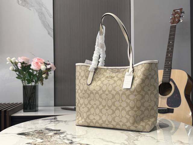 复刻版 配盒Size：35*27Cmcoach 新出的香草白托特包33 不得不说这个颜色质感真好C家City33 经典托特包25Ss 新版本哦！最高版本！通勤