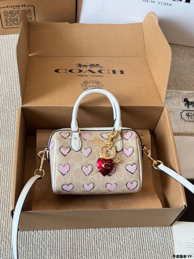 牛皮版本 Coach｜Mini Rowan新款 蔻驰原单 枕头包，Ykk原单五金搭配精致面料 做工完美百搭神器 专柜尺寸 18 13Cm 飞机盒包装