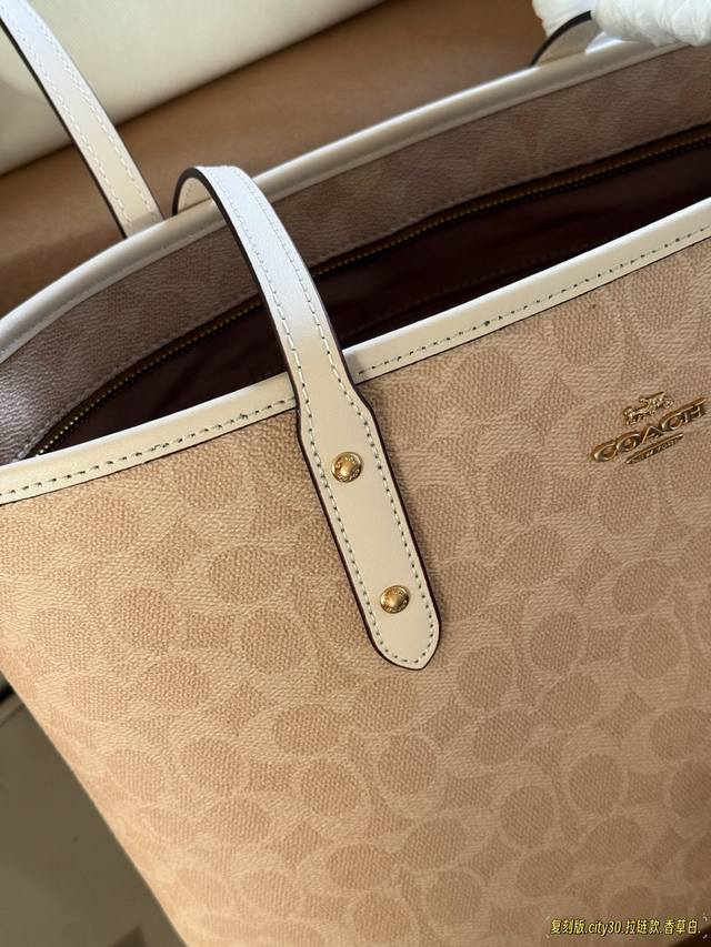 配盒 拉链款复刻版 Size：底宽30上宽40*高35C家 单面拉链款托特包 购物袋大爆款 分分钟断货！搭配不同衣服 City30一年四季都可以用！搜索Coac