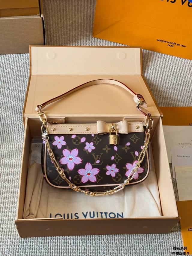 牛皮版本 Lv X 村上隆樱花系列 麻将包 2025早春走秀款 枕头包Lv 路易威登 新款经典枕头包单肩斜挎女包 尺寸20 13Cm 折叠盒包