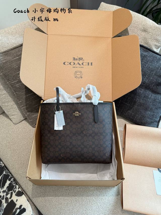 Coach City Tote老花托特包.最经典的老花Coach City Tote托特包尺寸:底长32.5,开口45，高29，宽16Cm 新版老花吸扣设计