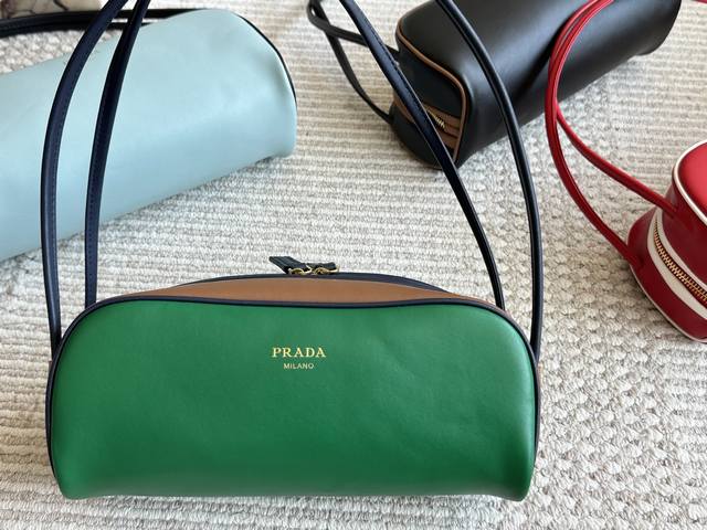 Size 27 11Cmprada 2025最新系列 感觉真的会火呢简简单单的很高级！