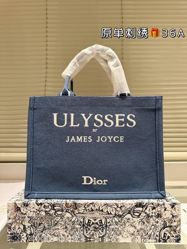 原单刺绣 Dior 提花 托特包 原单品质Dior Book Tote今年最喜欢的一款购物袋 Tote我用的次数最多的包，因为容量超级大，不管什么东西都向里面放
