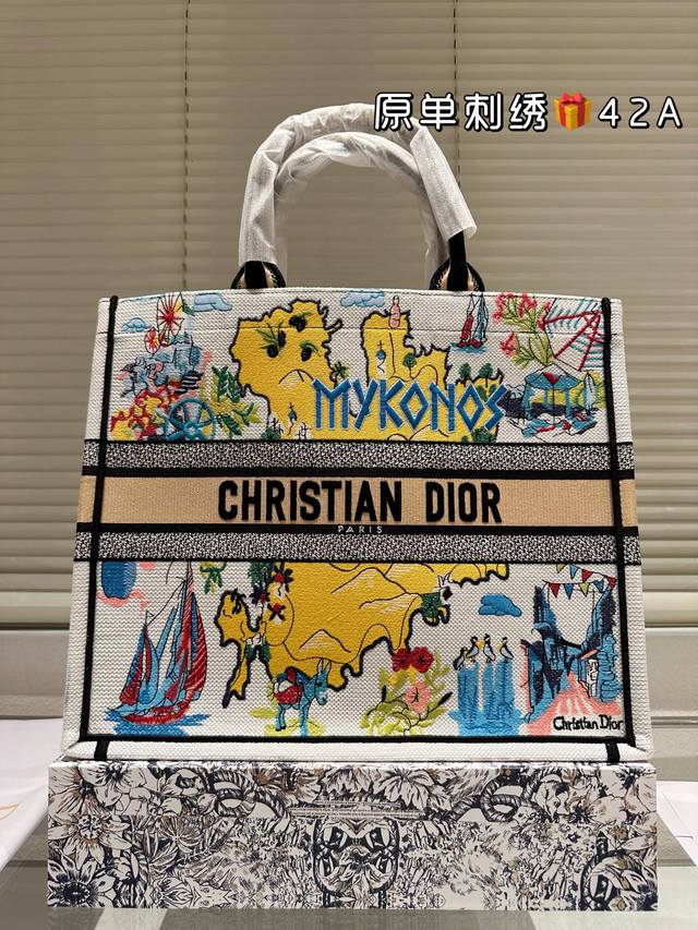 原单刺绣 Dior 提花 托特包 原单品质Dior Book Tote今年最喜欢的一款购物袋 Tote我用的次数最多的包，因为容量超级大，不管什么东西都向里面放