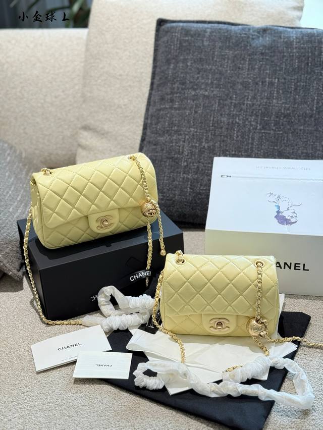 大小同价 金球方胖子“New Arrival”最美金球方胖子人间香奈儿白富美小姐姐必备款■单独夸最让人挪不开眼就是小金球了太高级~今年的新款小香包链条可以调节这