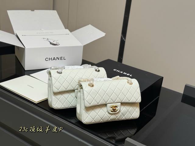 配折叠盒飞机盒Size:23Cm 香奈儿 Cf我们一直很用心在做 秒杀其他市面上的货 顶级原单羊皮纹很舒服的一种！不管您是谁稳稳Hold住哦四季必备单品！