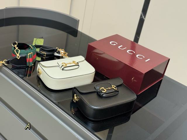 配折叠盒飞机盒Size：20*15Cm 古奇复古马鞍包 1955真的好好看！经典的马衔扣+Monogram+勾边设计，真的太爱啦！