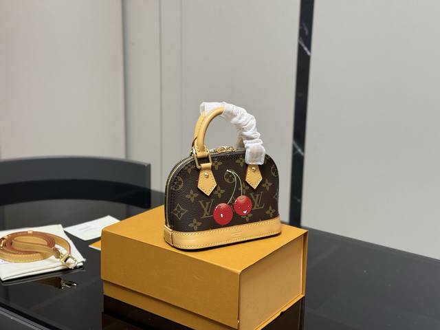 配折叠盒飞机盒Size： 17*12Cm 小 Lv Alma贝壳包 内敛！深沉！有味道！这款百搭的经典手袋依然很受现代的青睐！