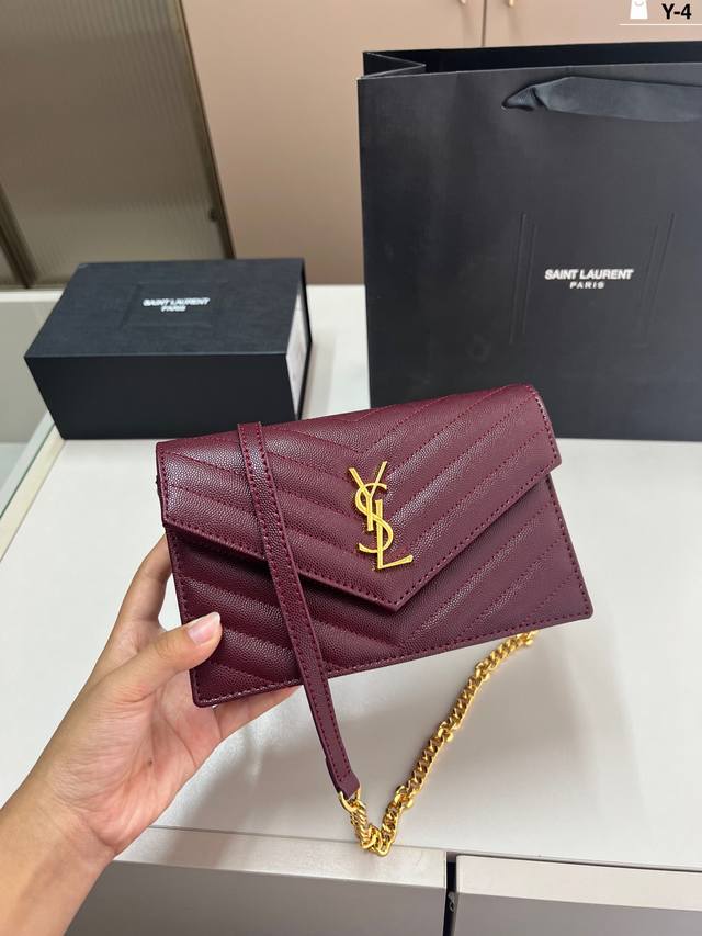 圣罗兰Ysl信封包经典包包推荐哦！百搭而且很有气质。Y-4尺寸20×10折叠盒