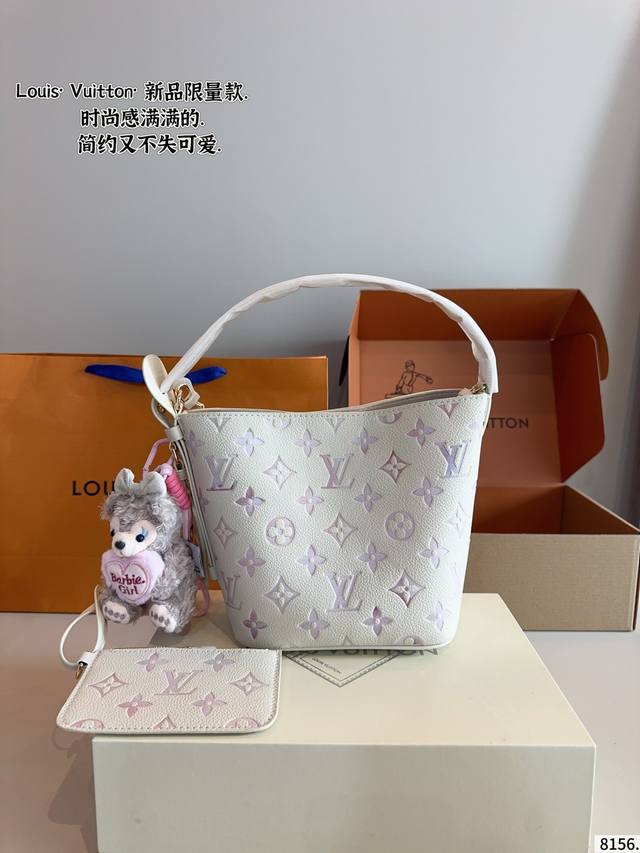 配礼盒.Lv All Inbb 水桶包氛围感满满的一款任何搭配都能够轻松驾驭低调有质感 容量也很可尺寸：17*12*18Cm