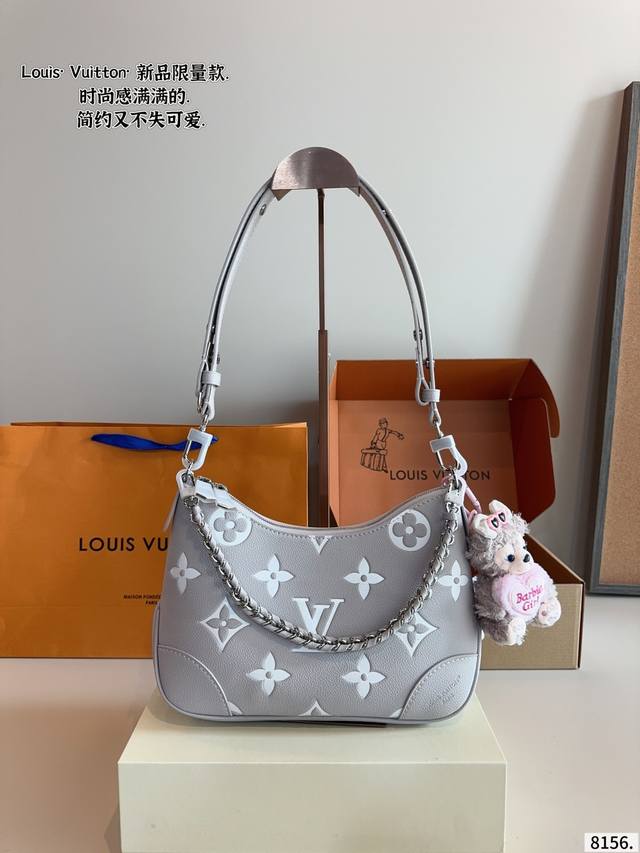 配礼盒.Lv 牛角包 单肩斜挎中古 Vintage包包V老花村上隆限定薇薇安女包Lv老花限定 !超美!好多网红潮人都在背 单肩斜挎背这款包看着简单,搭配起来特别 配礼盒.Lv 牛角包 单肩斜挎中古 Vintage包包V老花村上隆限定薇薇安女包Lv老花限定 !超美!好多网红潮人都在背 单肩斜挎背这款包看着简单,搭配起来特别