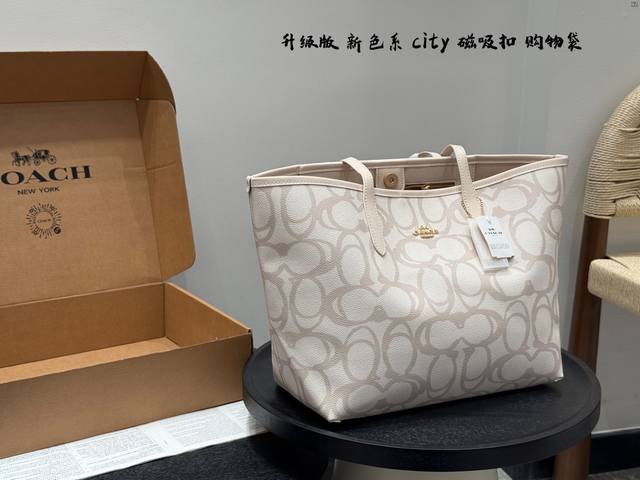 飞机盒升级版！新色系Size：33*27Cmcoach蔻驰 磁吸扣单面City托特包新Logo购物袋Tote包大爆款 分分钟断货！搭配不同衣服一年四季都可以用！