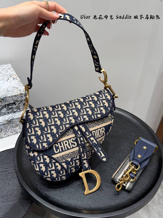 带礼盒Dior迪奥 腋下Saddle 马鞍包系列 动物园老虎刺绣 马鞍包 单肩手提包 迪奥的马鞍系列是真绝了，每包款型都那么好看这新次推出的限款定马鞍包是更原有