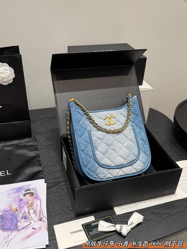 配礼盒升级版香奈儿Chanel 24Ss新款 水洗马鞍包渐变牛仔丹宁菱格嬉皮包Hobo腋下包独特做旧牛仔面料展现不羁潇洒的时尚态度啦~22Baghobo 小马鞍