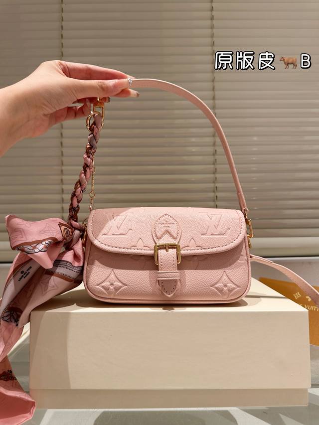 牛皮版本 配丝巾 L家 Nano Diane牛皮腋下法棍包 全钢五金全套礼盒包装 尺寸 18 12Cm