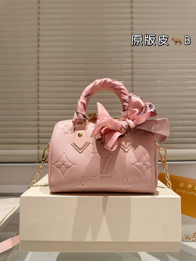 牛皮版本 配丝巾 Lv Speedy 枕头包 版型 内里和专柜毫无差别 真正原版复刻 内里可拆卸 火遍全球的爆款机场大包 机车女神包 明星同款 贵气而充满活力的