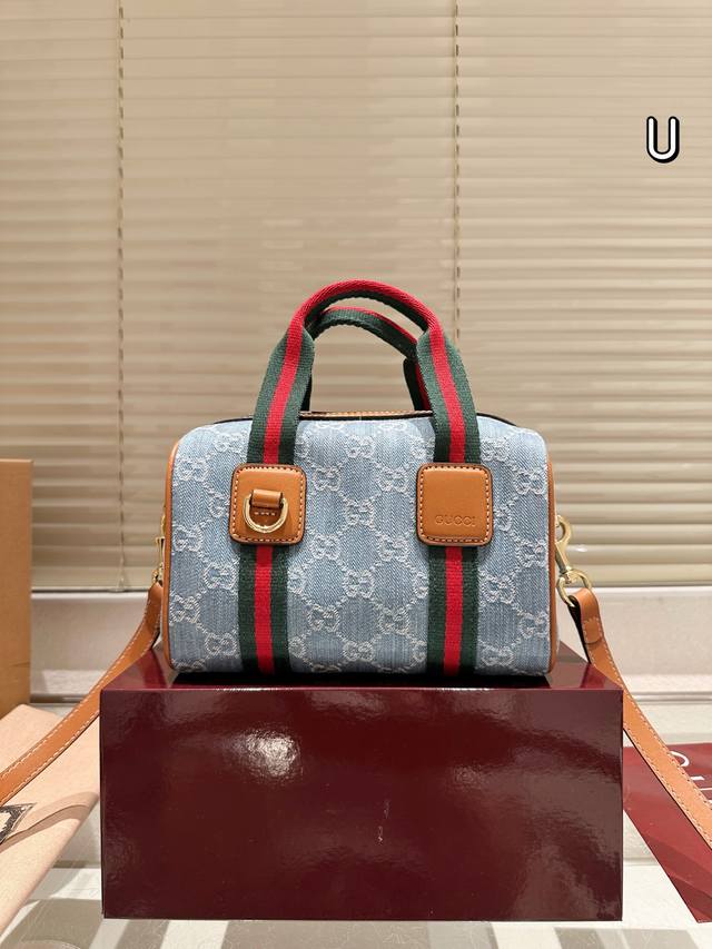 礼盒 原单品质Gucci 新品 枕头包 斜挎单肩多用 定制面料Logo五金原版一比一品质 炒鸡百搭实用的一款 喜欢的美妞赶快入手吧 店主推荐 质量超赞 尺寸 ：