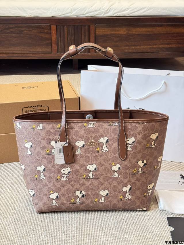 牛皮版本 Coach & City Tote 史努比 经典托特包手提单肩Coach新款 托特包 奥莱款 Coach新款 可手拎 单肩百搭气质 Size：33 2