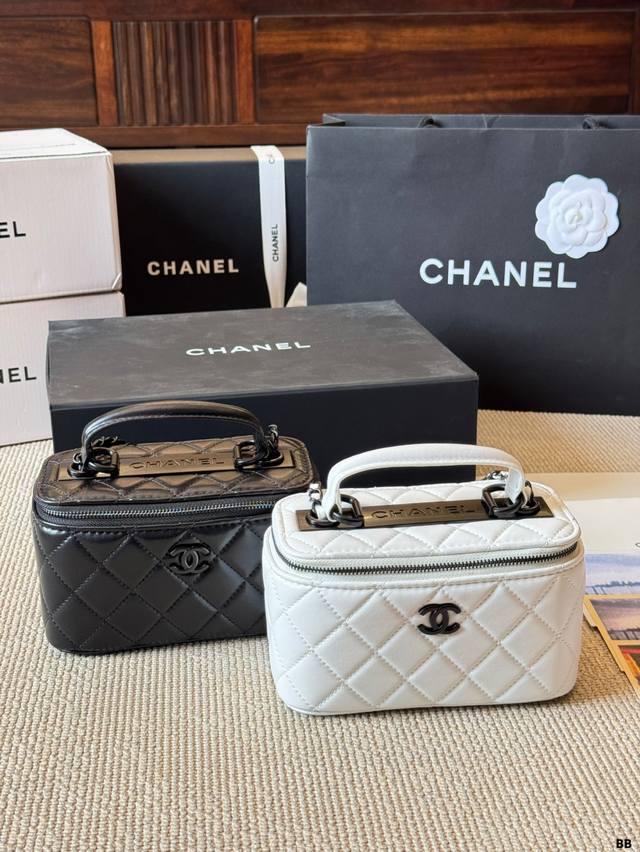 小羊皮 Chanel 22A化妆盒子包慵懒随性又好背上身满满的惊喜高级慵懒又随性彻底心动的一只Size： 18 10Cm