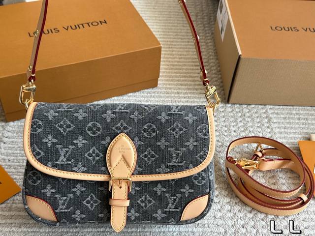 复刻版 配盒Size:25*17Cml家 Diane 法棍手袋 法棍包是真好看的皮质和颜色都不错, 配置两条肩带 又甜又咸!搜索 Lv 法棍 复刻版 配盒Size:25*17Cml家 Diane 法棍手袋 法棍包是真好看的皮质和颜色都不错, 配置两条肩带 又甜又咸!搜索 Lv 法棍