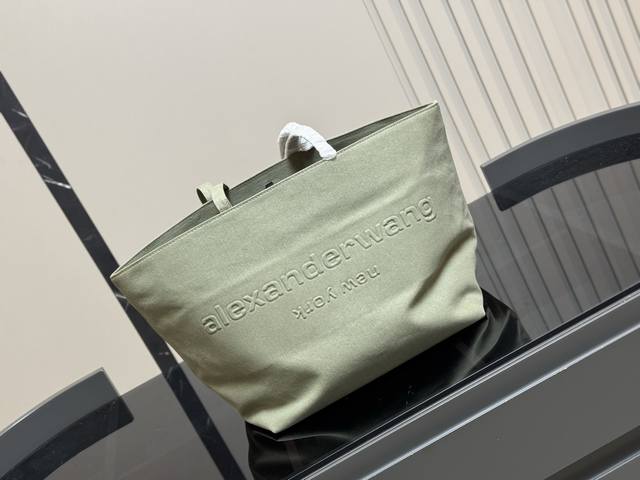 无盒Size：33.30Cm亚历山大王25新款托特大王Aw超级实用的大包，日常通勤必备，嘎嘎抗造
