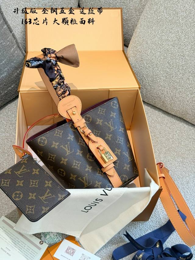 钢五金 送丝巾Allinbb真的颜值与高级并存出片极具氛围感有人懂Allinbb吗真的好好看除了颜值以外实用性也很强一年四季都在背超级百搭这个尺寸算是黄金了大个