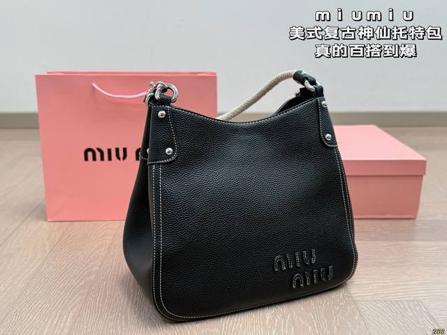 配盒缪缪Miumiu美式复古神仙托特包谬谬美式复古拿捏住了最主要的是，它能装！它太能装了！ 尺寸30 26