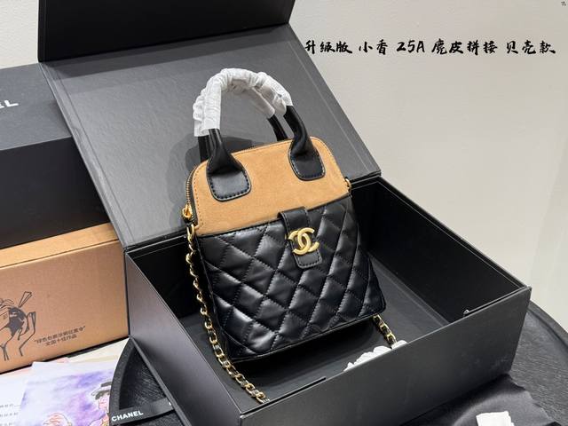 礼盒包装升级版Chanel香奈儿 限量25A高级手工坊系列Chanel25A高级手工坊系列麂皮拼皮真的太特别了这个链条贝壳款真的好贴别，可手提 上身也很好看，能