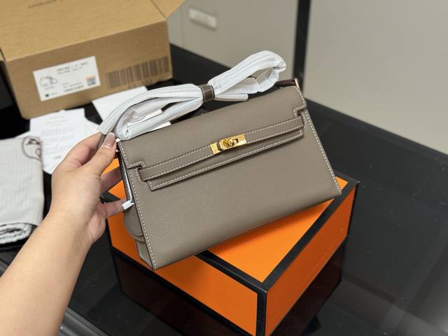 配折叠盒飞机盒尺寸：25.14Cm爱马仕 凯莉Kelly腋下包尺寸刚刚好！真的太太太太好看 头层牛皮 包包特别又质感！