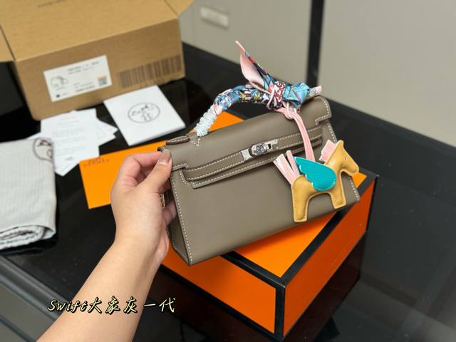Swift 配折叠盒飞机盒尺寸：22.13Cm爱马仕 凯莉Kelly一代尺寸刚刚好！真的太太太太好看 头层牛皮 包包特别又质感！