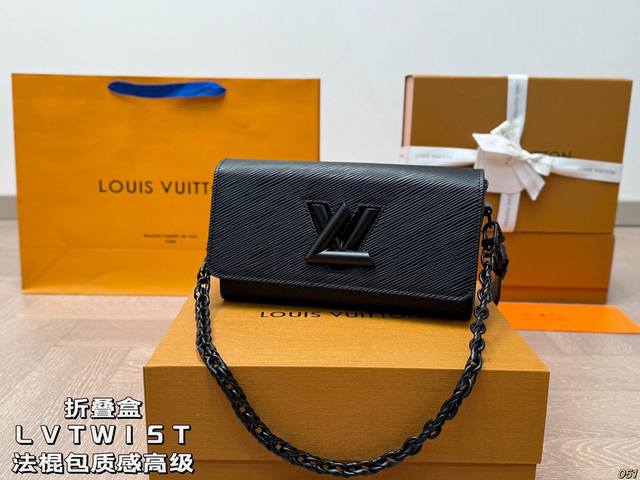 折叠盒Lv Twist法棍包真的很高级 日常通勤简直绝配 又酷又飒低调的奢华 可盐可甜 极致美感绝美女孩就是你 尺寸： 23 12