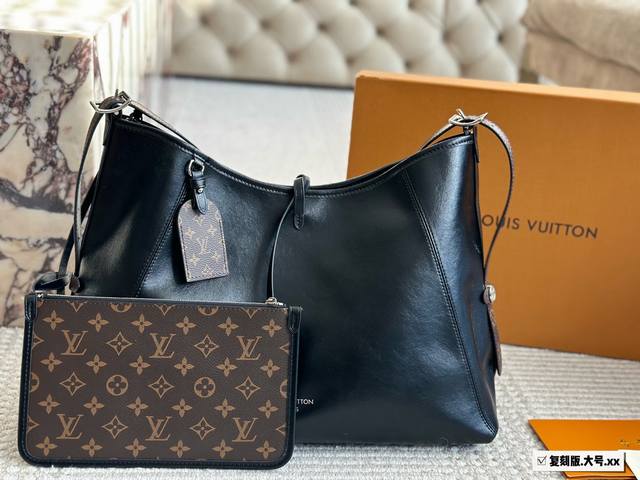 大号 原单 飞机盒折叠礼盒Carryalldark 中号手袋本款 Carrvall Dark 中号手袋以柔软羊皮革塑造时尚慵懒廓形为 春夏秀场造型增添瞩目姿彩抛