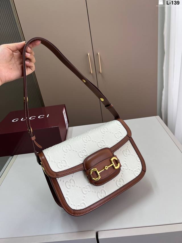 酷奇Gucci 1995马鞍包 我的一见钟情 真的好好看！又复古又时髦反正我已经忍不住了！哪怕背个几十年依旧复古依旧时髦！D-139尺寸26×16折叠盒