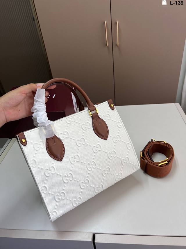 Gucci酷奇托特包包型方正挺括 非常气质很轻便容量足 够能装L-139尺寸25×20