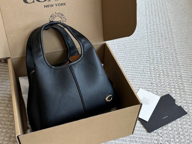 牛皮版本 蔻驰新品Lana 菜篮子Coach 9月新款 Lana升级版小菜篮 优雅可爱 Up 内设吸扣小隔层，细节满满皮质手感柔软舒适，异常好Ru日尺寸 25