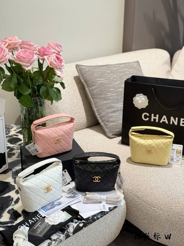 Chanel25P拉丝大Logo饭盒包~复古Logo更时髦鱼子酱皮很有质感链条可以拆卸单肩斜挎手提多种背法⑨再也不用担心斜挎会很长了容量很好可以放得下Pm手机气