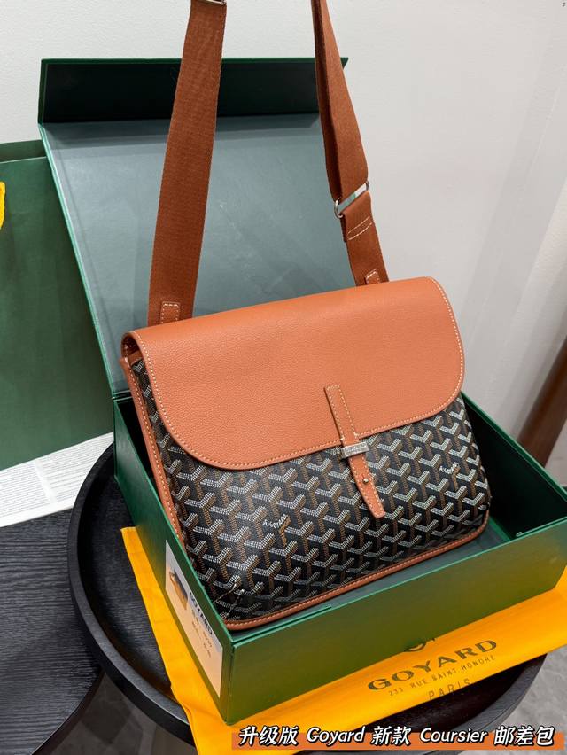 礼盒包装尺寸31*25戈雅 Goyard新款25Ss邮差包Coursier 斜挎包质感很高级容量超级大也很耐用日常出街背它回头率百分百就是这种随性慵懒感