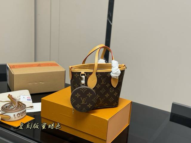 配折叠盒飞机盒 Size：20*14Cm Lv 迷你菜篮子包 ！复刻版 高品质长肩带！零钱包！统统都有！！