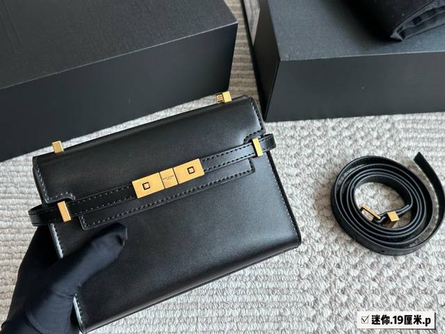 配盒子 牛皮Size：19*14Cmysl曼哈顿，背起来真的太有Feel。曼哈顿 最低调，简洁大气啦！尺寸刚刚好！