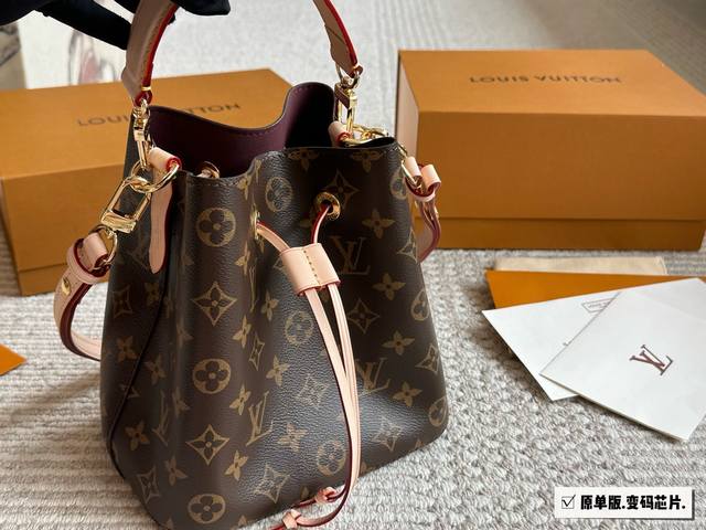 配盒 原单版Size：21*21Cm全钢五金 芯片版 L家 Bb Neonoe小水桶上身简直不要太好看斜挎、单肩、手拎！全钢五金Noe水桶 新尺寸真的很Nice