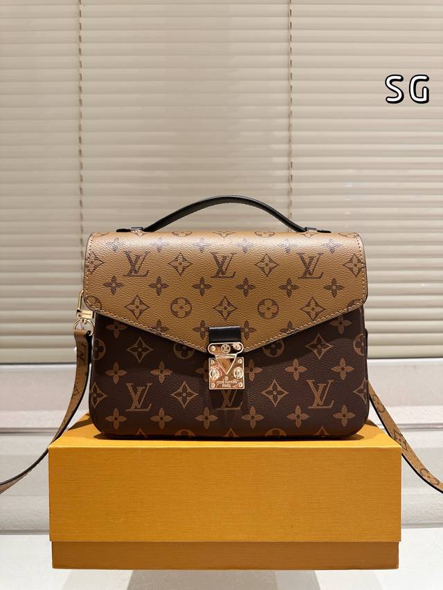 折叠礼盒高订款Size：25Cmlv 顶级品质邮差包经典老花邮差