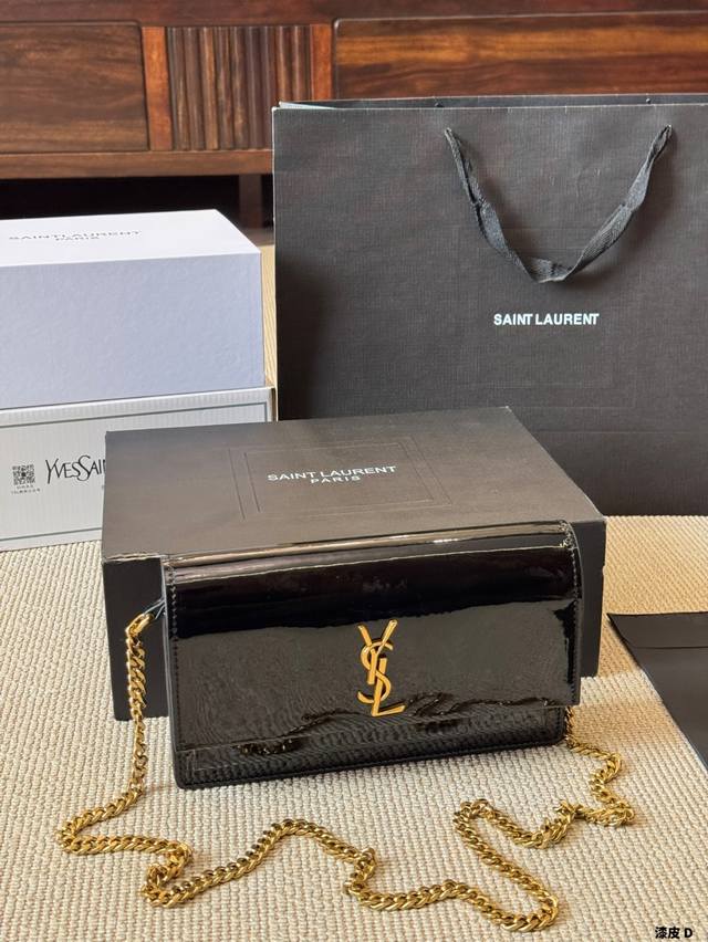 漆皮 22Cm Ysl王子文同款 无敌经典款牙签纹Sunset日落包原厂皮版本！出了这么长时间热度依然不减，可见它受人喜欢的程度非同一般！高品质原厂正品皮，正品