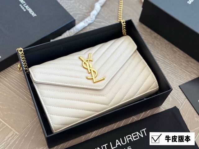 Ysl Woc 鱼子酱牛皮 链条包信封包Ysi家当之无愧的入门经典款超级耐燥这个皮质真的是我最爱的皮质之一不怕刮牛皮的纹理也有质感 相比金链我更喜欢链非常耐看链