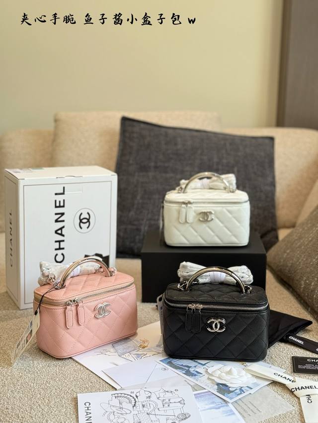 Chanel 25P隐藏款手柄长盒子包荔枝牛又是一只隐藏款内里配镜子 0也叫化妆包;方方正正的包型内里空间充足尺寸: 9.5X17X8Cm 双盒