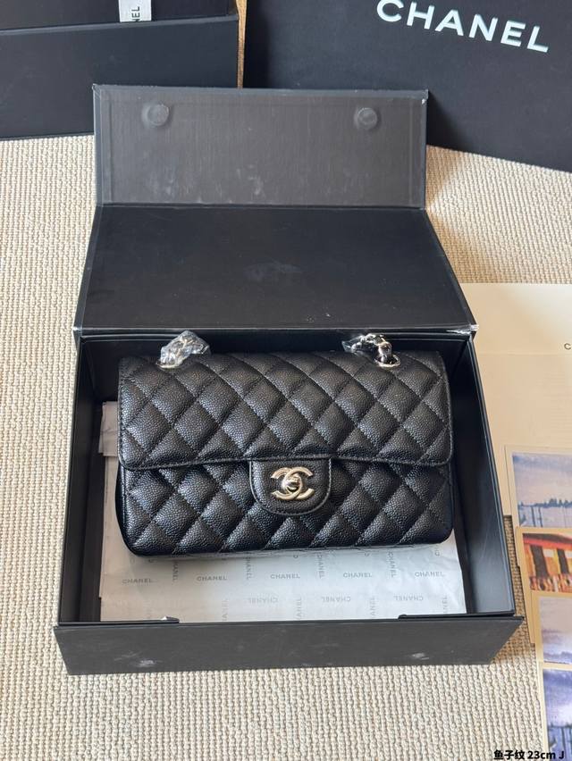 鱼子纹 Cf Chane*-Cf经典之最 四季必备的原单系列“女神包”名媛超爱时尚宠儿 拥有超久历史 女人们的挚爱法宝 简约优雅凸显气质 不论单肩手提斜挎都展示