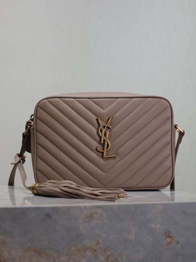 裸粉色 新版本 Lou相机包_顶级进口意大利牛皮相机包,香港购入Zp开模打版,做到一模一样!非常精致!可调节式肩带搭配时尚流苏吊坠!百分百小牛皮,罗缎衬里!包内 裸粉色 新版本 Lou相机包_顶级进口意大利牛皮相机包,香港购入Zp开模打版,做到一模一样!非常精致!可调节式肩带搭配时尚流苏吊坠!百分百小牛皮,罗缎衬里!包内