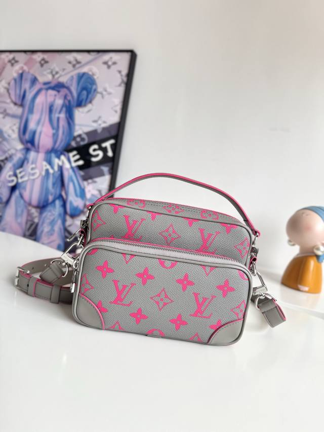 163C动态芯片配专柜包装』 海外原单M15024独家实拍！标志性的Nil包，由Pharrell Williams复兴的1980年代形状之一，由Monogram