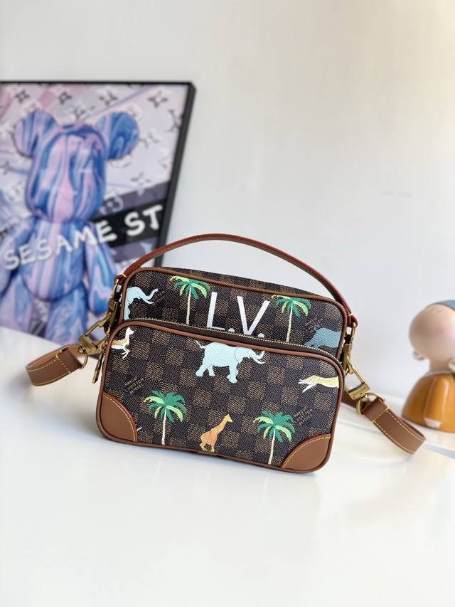 动态芯片配全套专柜包装』 海外原单N14016啡格独家实拍！ Nil 手袋时尚小巧，属于 Monogram Archive 系列，以 Monogram 涂层帆布